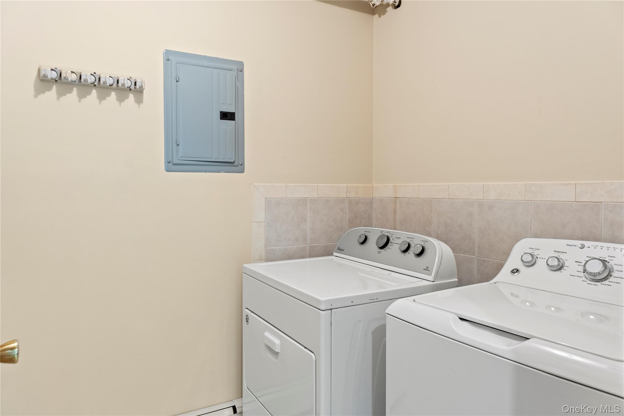 72 Cedar Swamp Road, Unit 3 Glen Cove, NY 11542 - Photo 4 of 10 a utility room with dryer and washer
