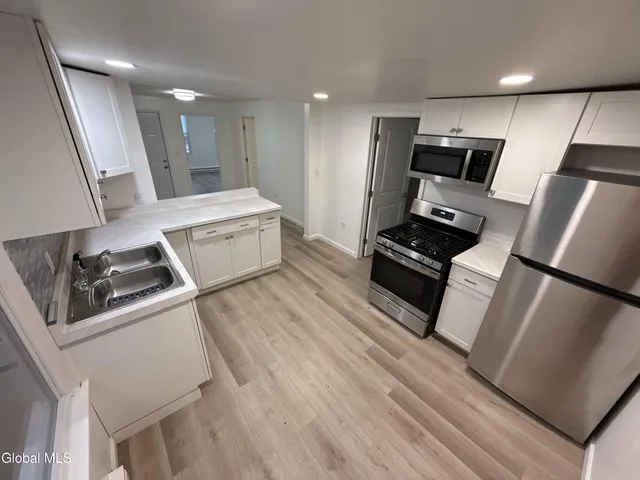 $1,500 | 934 Broadway, Rensselaer, NY 12144