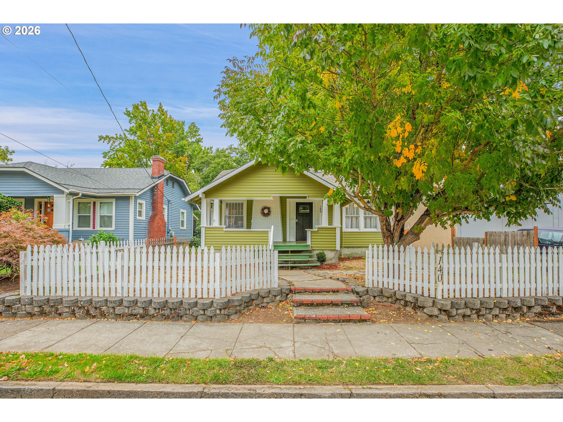 140 21st Street Northeast Salem, OR 97301 - Photo 1 of 44 a front view of a house with a garden