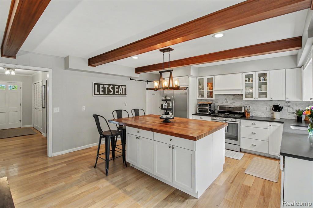 2601 Old Plank Road Milford, MI 48381 - Photo 5 of 36