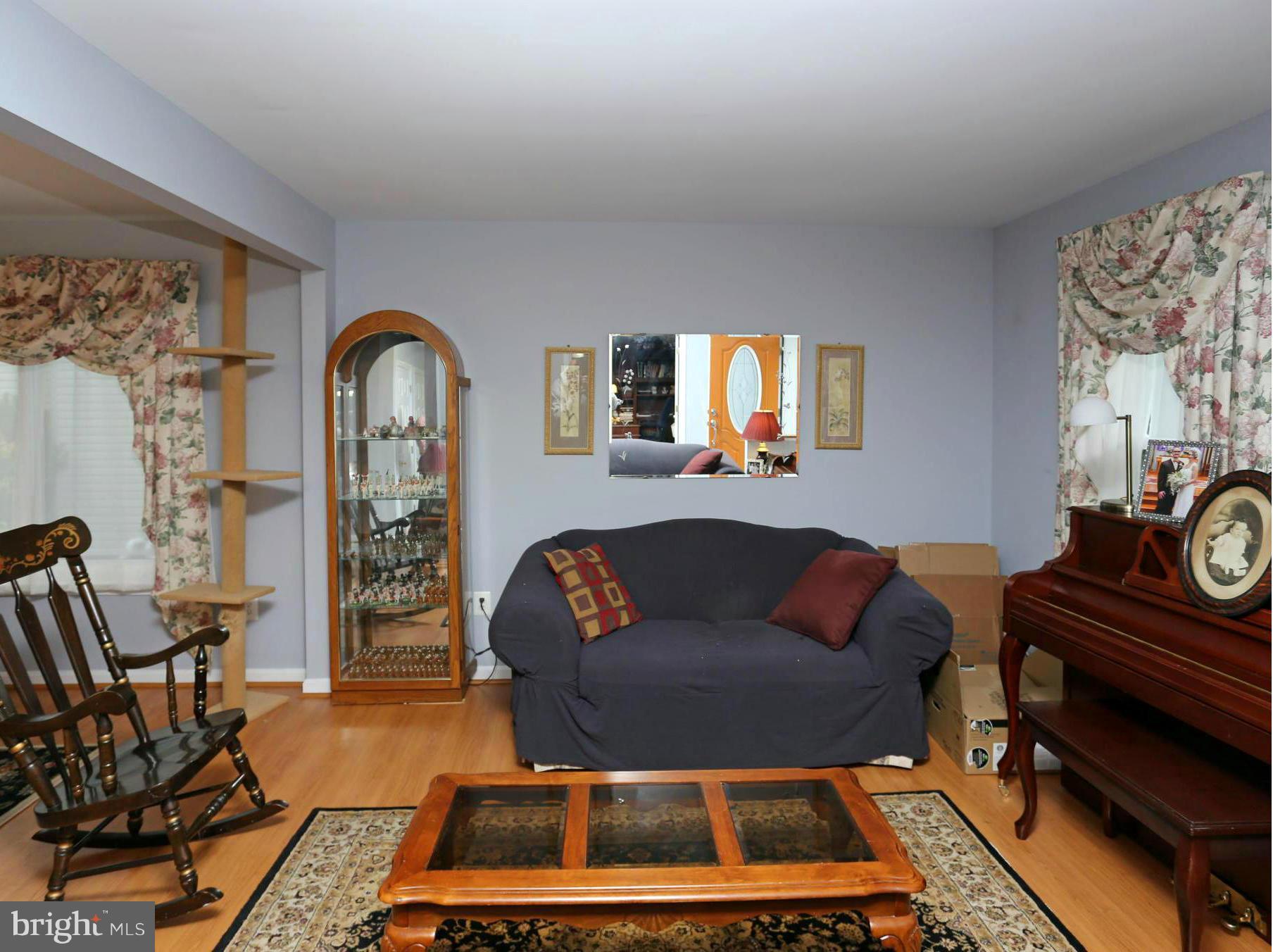 1918 Windys Run Road Catonsville, MD 21228 - Photo 7 of 29 Living Room