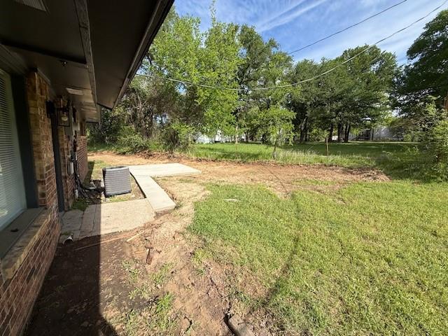 1401 Arvel Circle Azle, TX 76020 - Photo 24 of 26 a view of a backyard