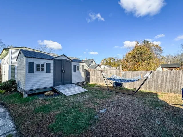 a view of a house with backyard and a garden