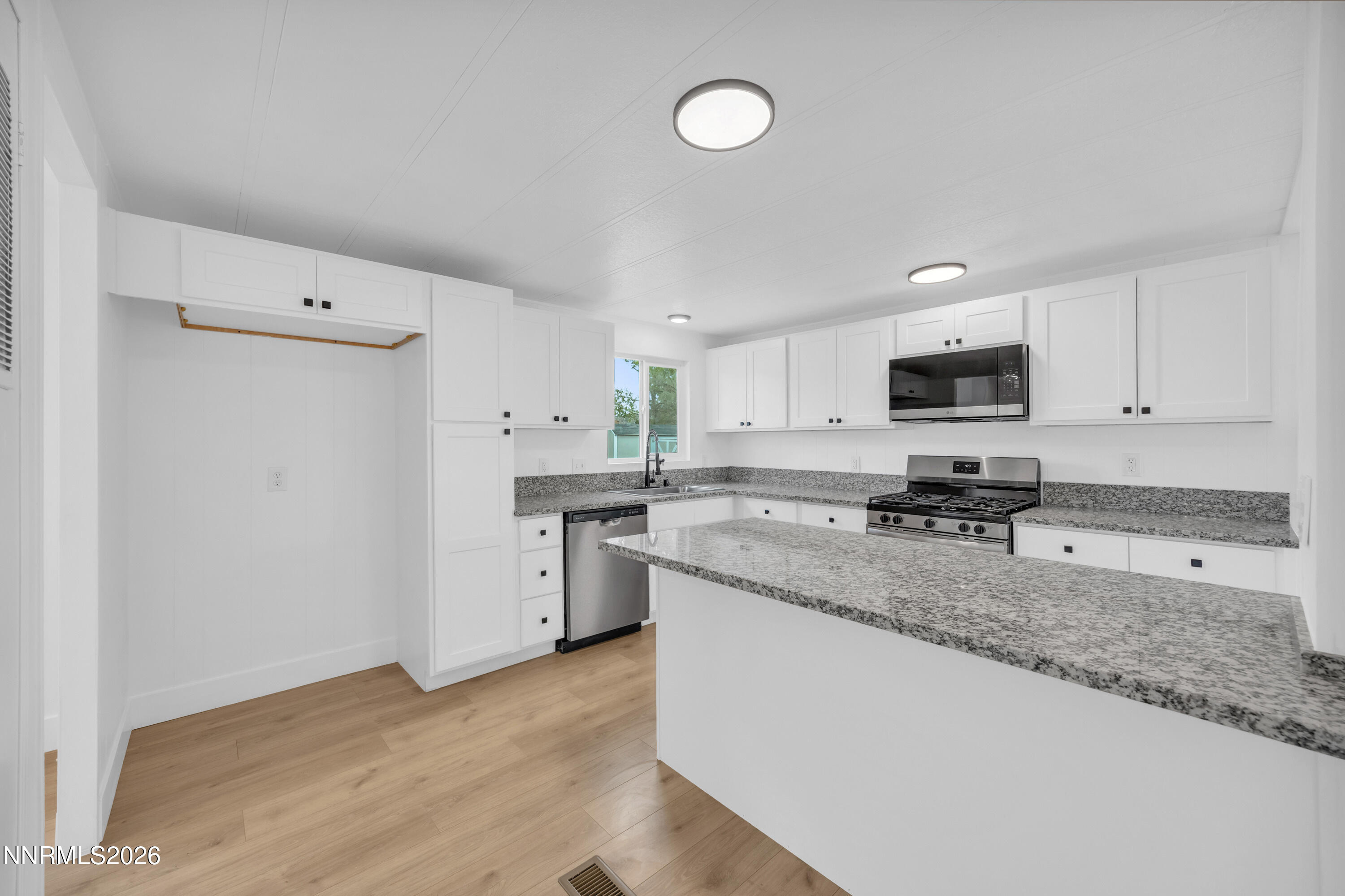 17890 Fantail Circle Reno, NV 89508 - Photo 7 of 27 8_img_2963