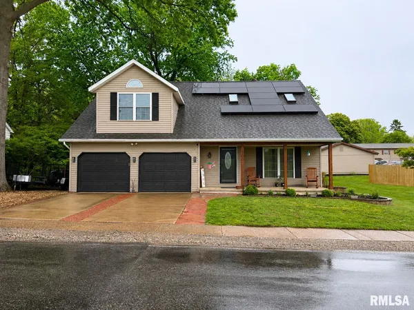 $329,900 | 300 North Walnut Street, Rochester, IL 62563