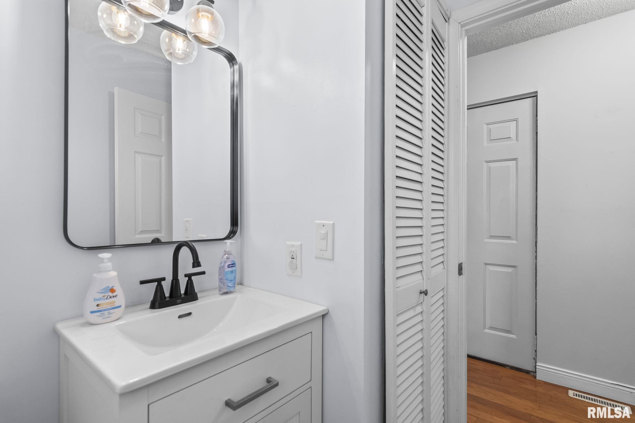 300 North Walnut Street Rochester, IL 62563 - Photo 15 of 31