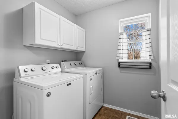 $329,900 | 300 North Walnut Street, Rochester, IL 62563