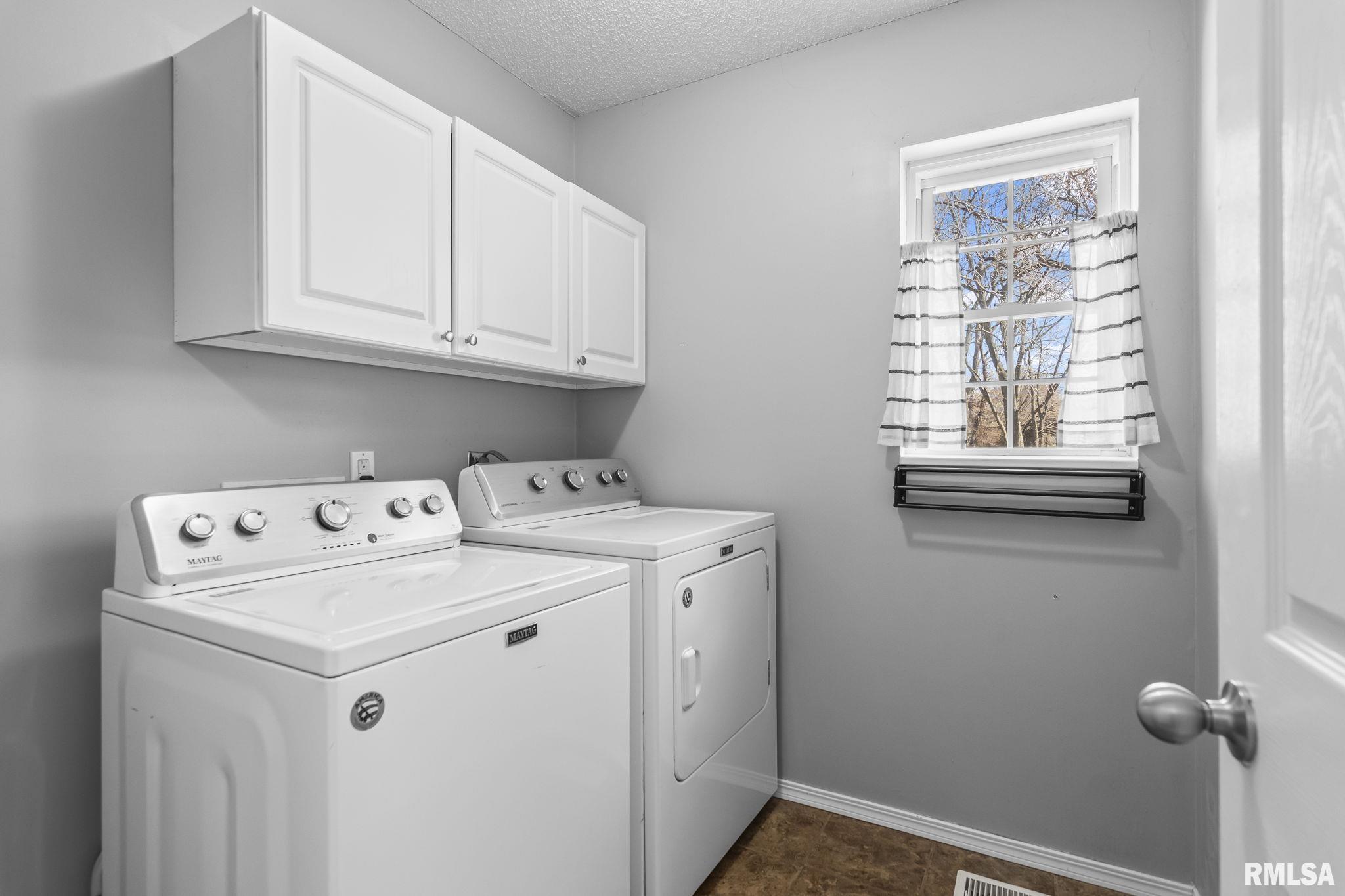 300 North Walnut Street Rochester, IL 62563 - Photo 17 of 31