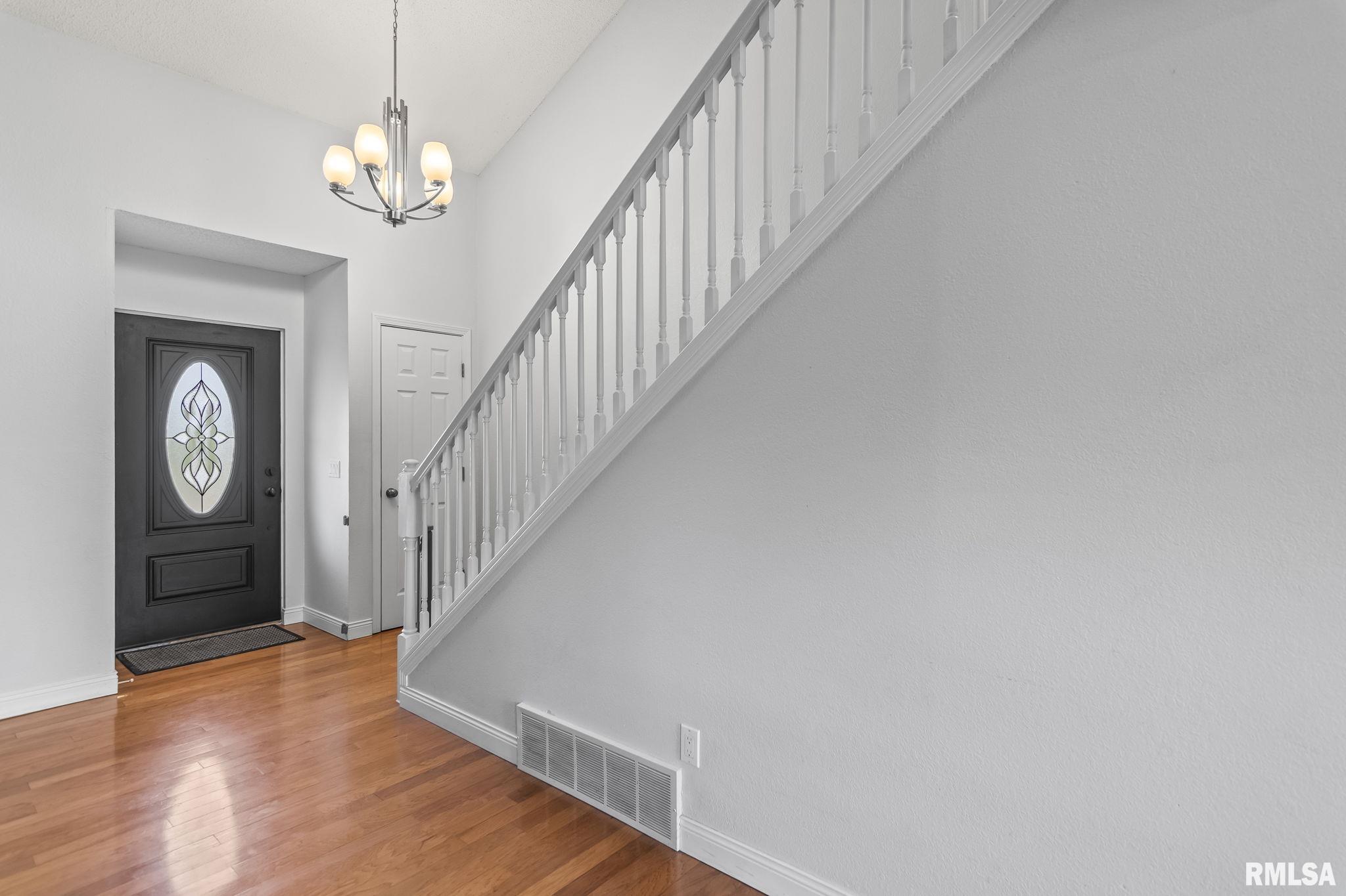 300 North Walnut Street Rochester, IL 62563 - Photo 4 of 42