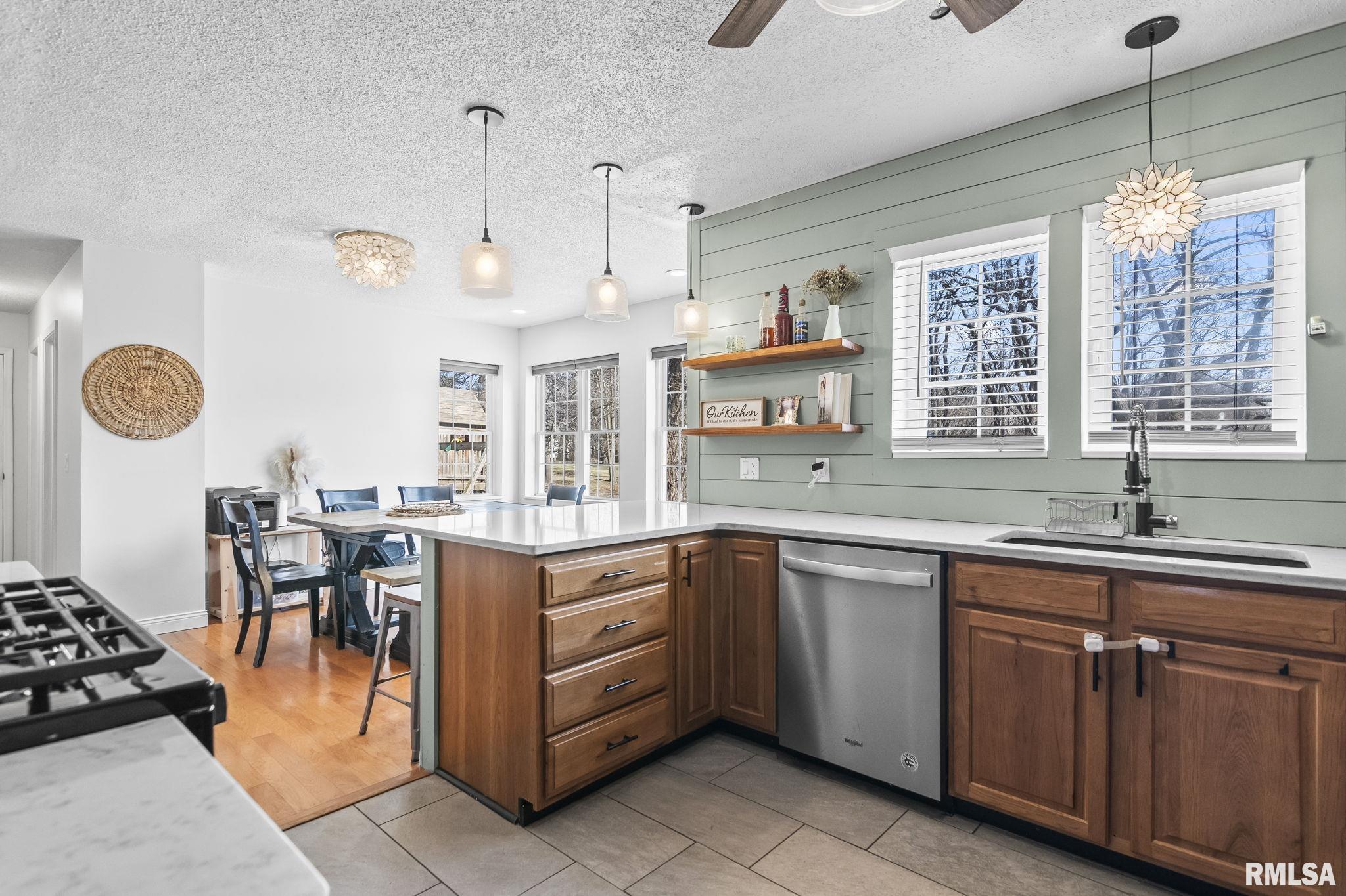 300 North Walnut Street Rochester, IL 62563 - Photo 10 of 31