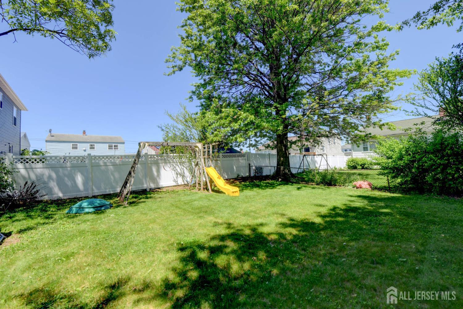 96 Willow Street Carteret, NJ 07008 - Photo 4 of 7