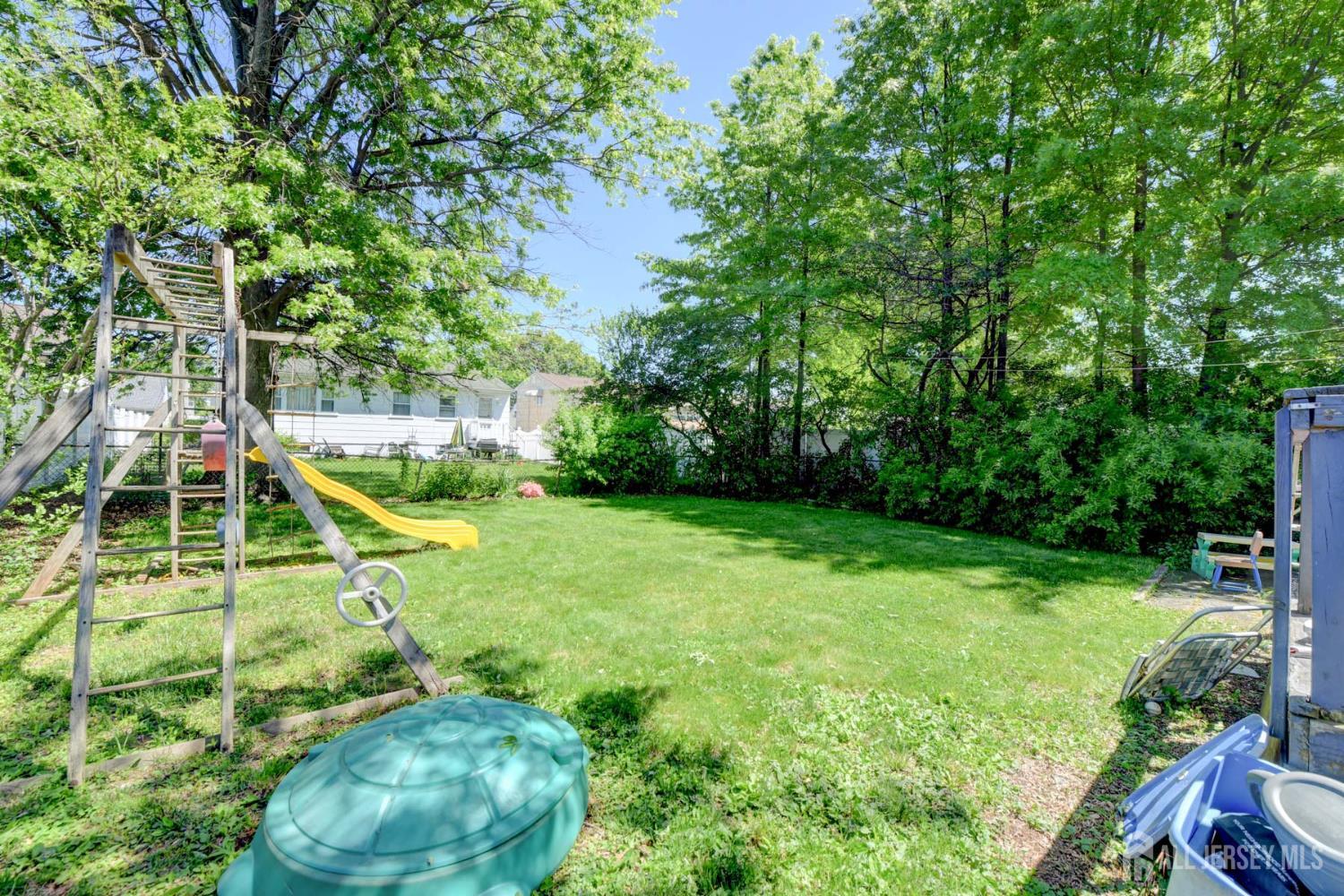 96 Willow Street Carteret, NJ 07008 - Photo 5 of 7