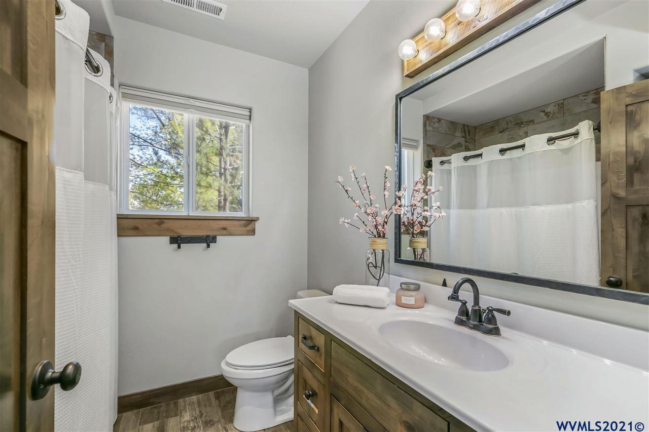 17955 Plainview Road Bend, OR 97703 - Photo 28 of 40