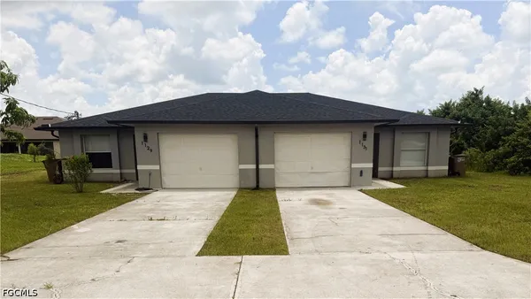 a front view of house with yard