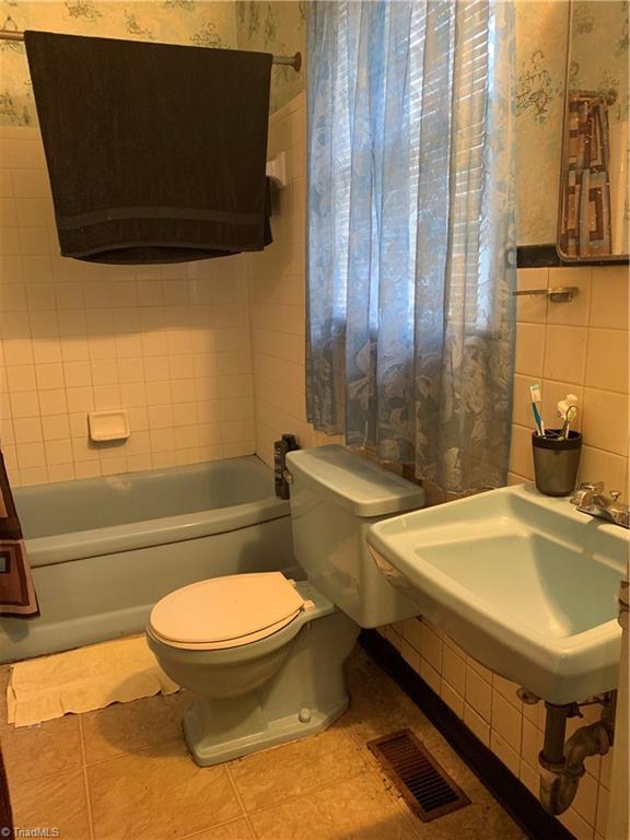 2211 Springhill Road Greensboro, NC 27403 - Photo 10 of 13 Gallery Image 10