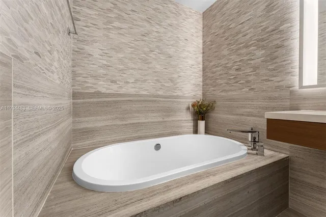 $40,000 | 1 Collins Avenue, Unit 308, Miami Beach, FL 33139