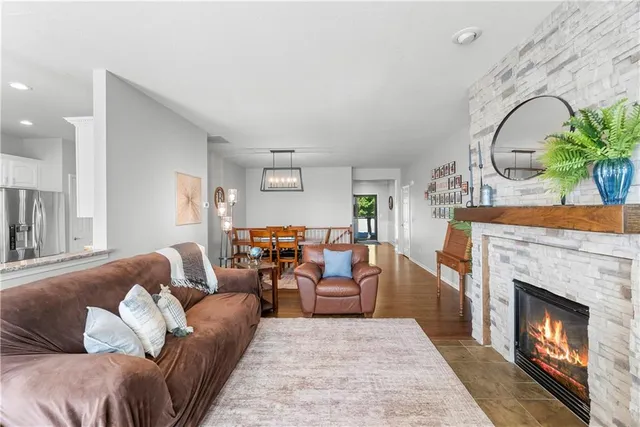 $484,900 | 1021 Southwest Cheshire Drive, Lee's Summit, MO 64083