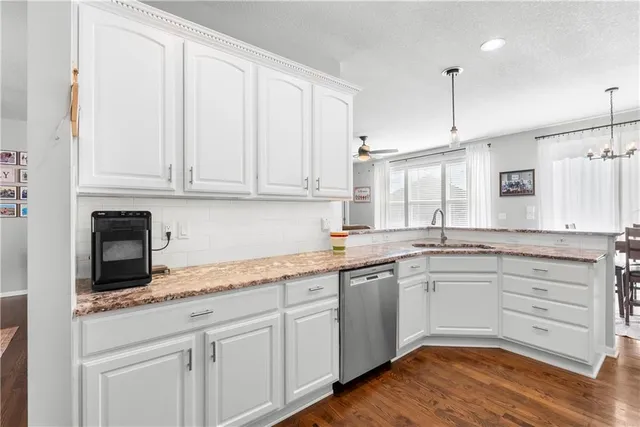 $484,900 | 1021 Southwest Cheshire Drive, Lee's Summit, MO 64083