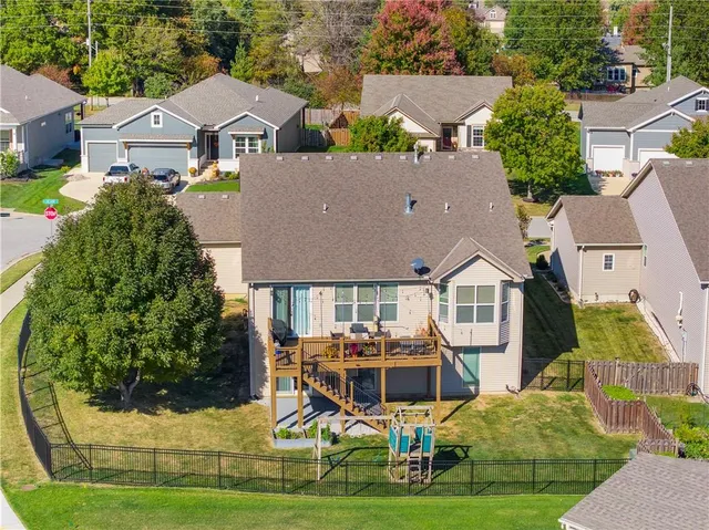 $484,900 | 1021 Southwest Cheshire Drive, Lee's Summit, MO 64083