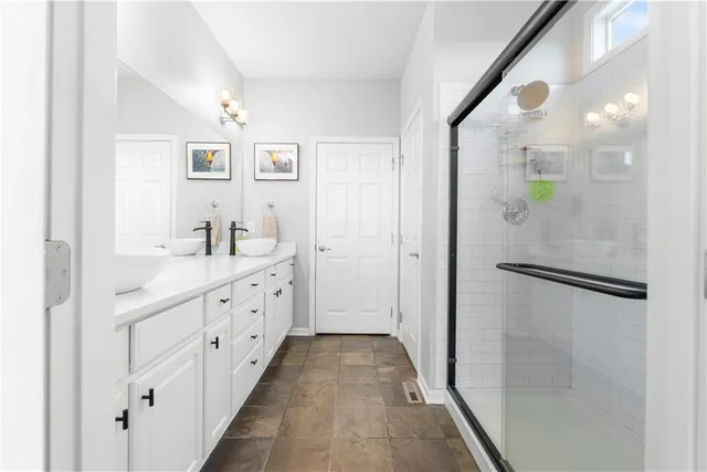 $484,900 | 1021 Southwest Cheshire Drive, Lee's Summit, MO 64083