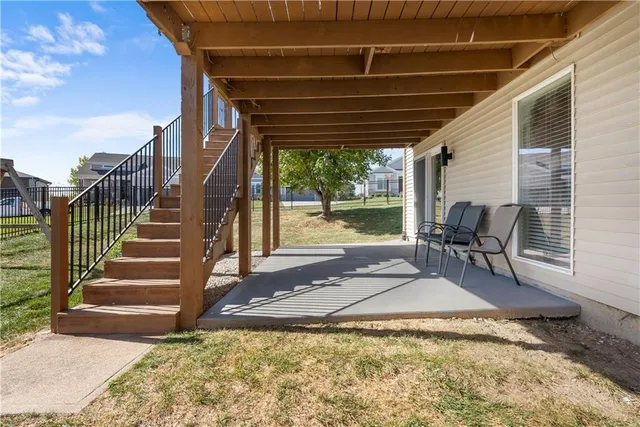 $484,900 | 1021 Southwest Cheshire Drive, Lee's Summit, MO 64083