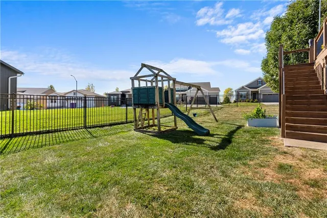 $484,900 | 1021 Southwest Cheshire Drive, Lee's Summit, MO 64083