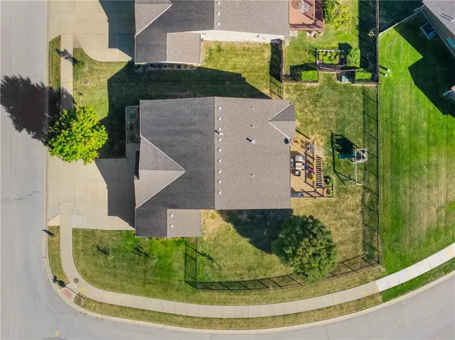 $484,900 | 1021 Southwest Cheshire Drive, Lee's Summit, MO 64083