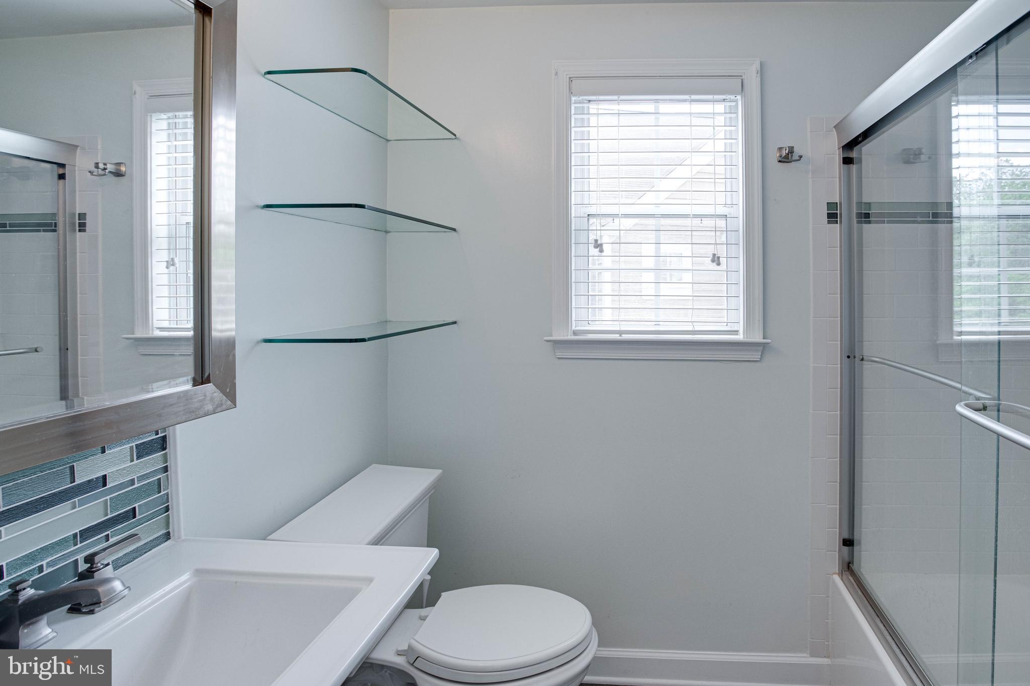 1542 Deer Point Way Reston, VA 20194 - Photo 38 of 68 Remodeled Upper-Level Full Bathroom