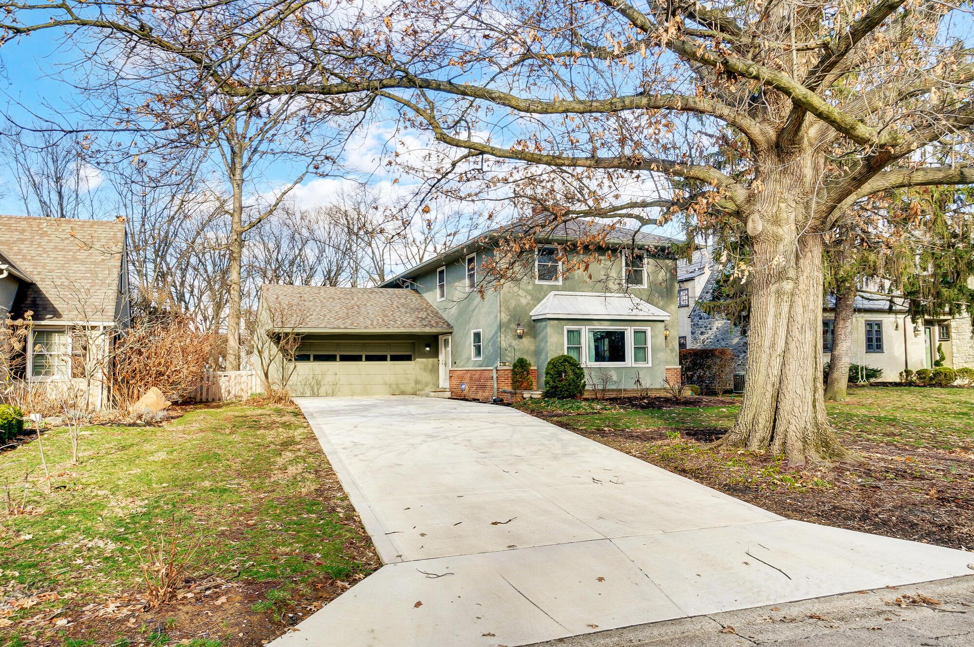 2709 Berwyn Road Columbus, OH 43221 - Photo 4 of 67 004