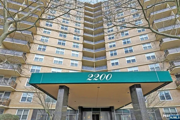 $199,900 | 2200 North Central Road, Unit 3U, Fort Lee, NJ 07024