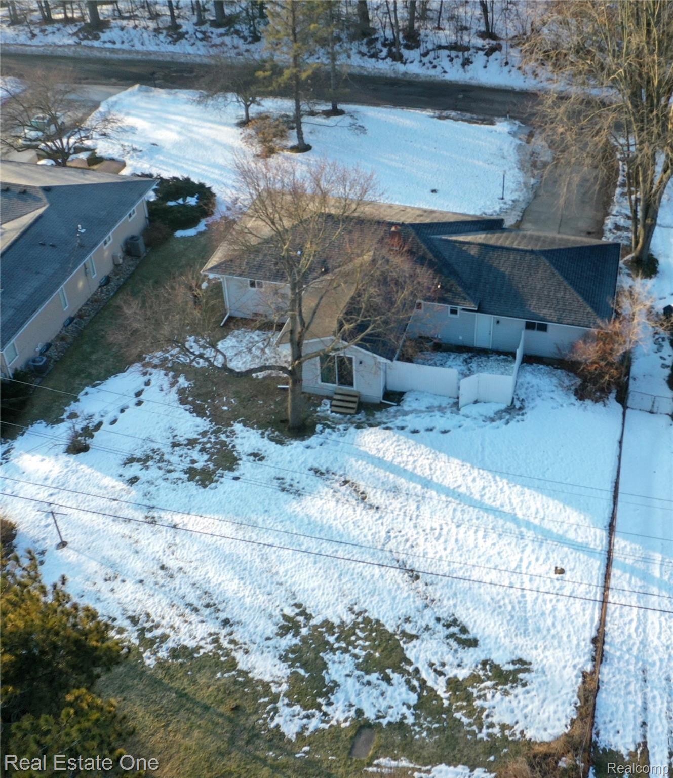 2222 Cole Road Lake Orion, MI 48362 - Photo 4 of 25 4.jpeg