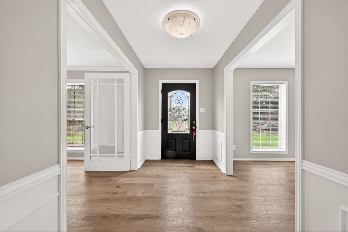 4230 Annawood Circle Spring, TX 77388 - Photo 2 of 50 an empty room with windows and closet