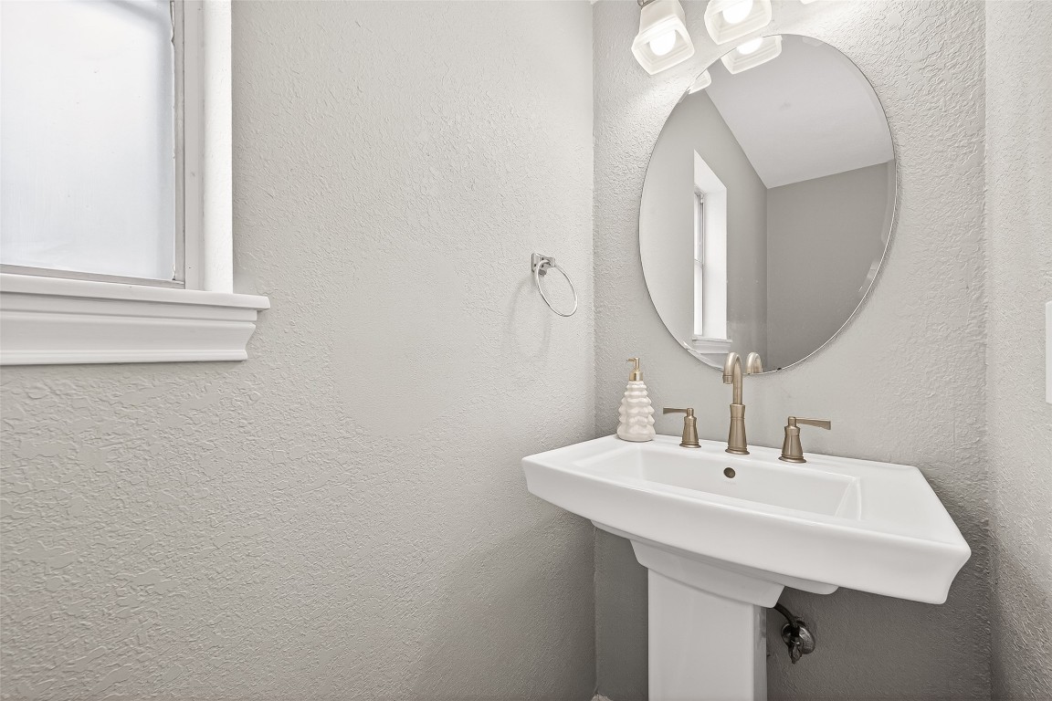 4230 Annawood Circle Spring, TX 77388 - Photo 39 of 50 a bathroom with a sink and a mirror