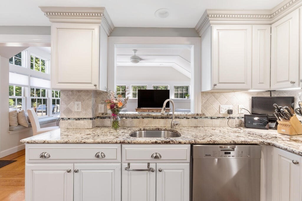 41 Jefferson Road Winchester, MA 01890 - Photo 11 of 31