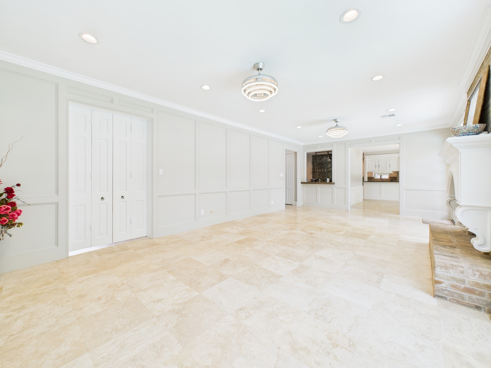702 Daria Court Houston, TX 77079 - Photo 20 of 44 Bonus Wet Bar & Private Study