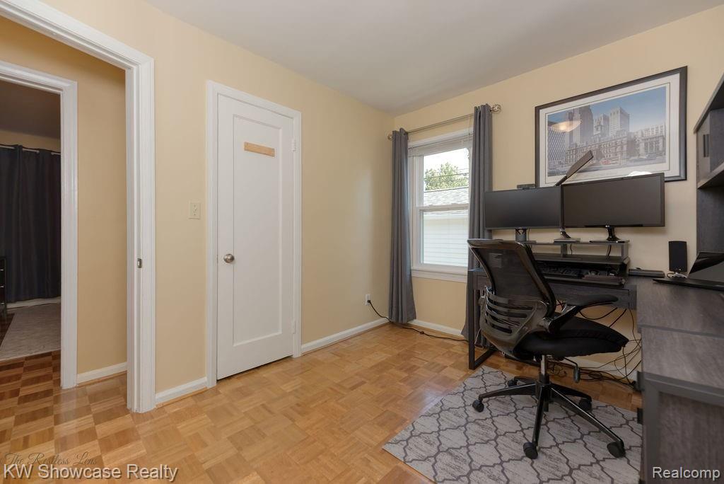 2738 Crooks Road Royal Oak, MI 48073 - Photo 15 of 25