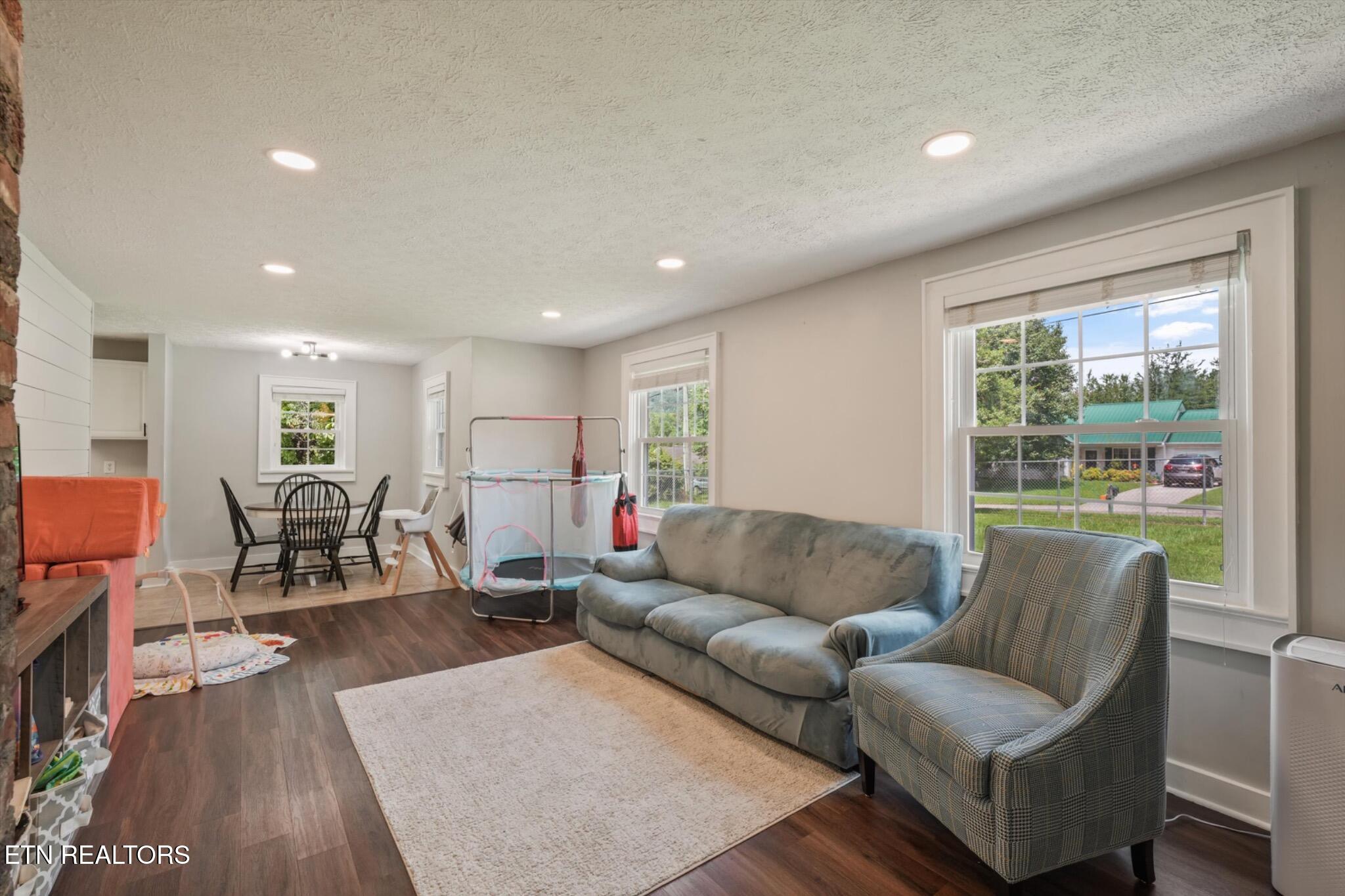 6411 Bob Varner Road Knoxville, TN 37918 - Photo 3 of 32 6411-bob-varner-rd-knoxville-tn-bright-l