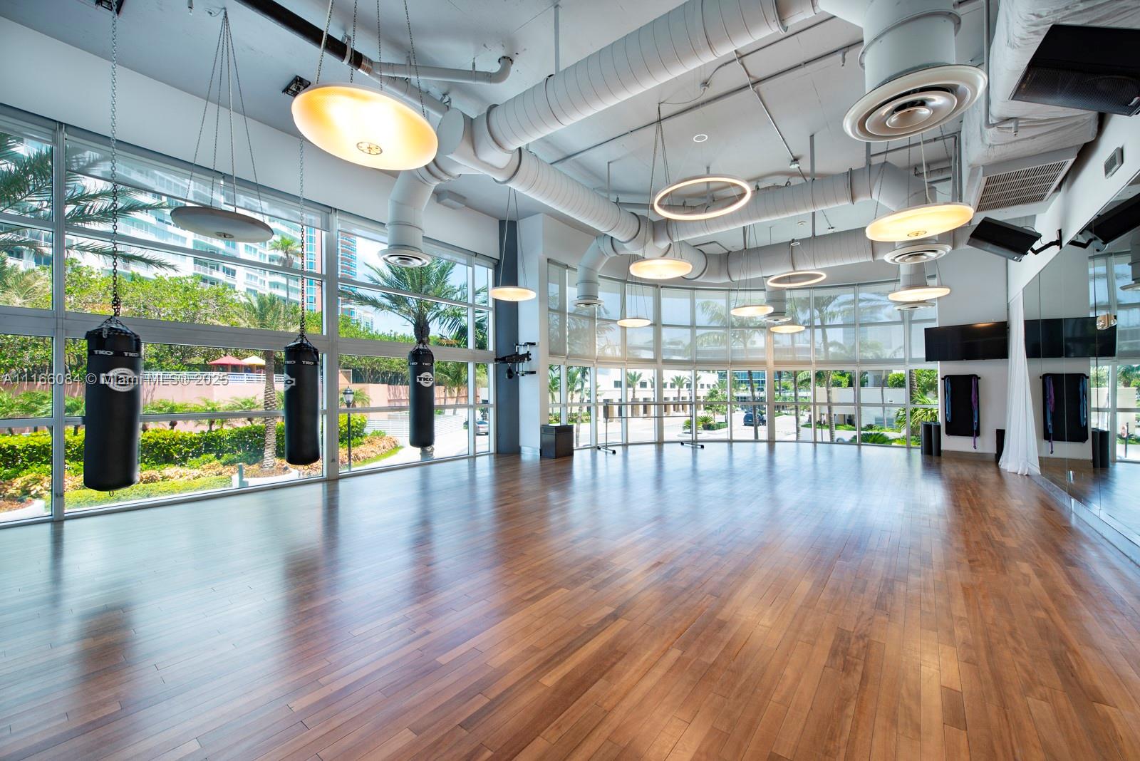 100 South Pointe Drive, Unit 908 Miami Beach, FL 33139 - Photo 23 of 29 a view of an entryway with wooden floor