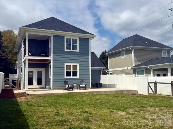 $369,000 | 2636 2nd Street Northeast, Hickory, NC 28601