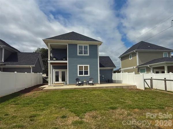 $369,000 | 2636 2nd Street Northeast, Hickory, NC 28601