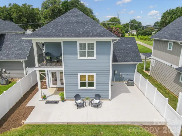 $369,000 | 2636 2nd Street Northeast, Hickory, NC 28601
