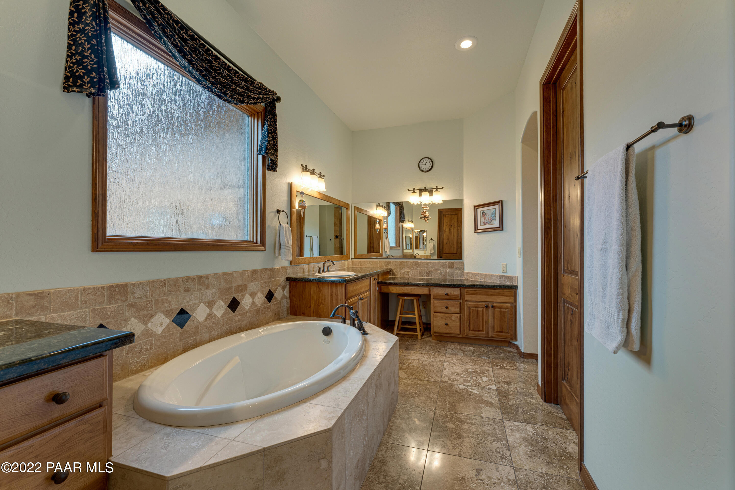 5695 West Three Forks Road Prescott, AZ 86305 - Photo 23 of 48 a bathroom with a tub sink and mirror