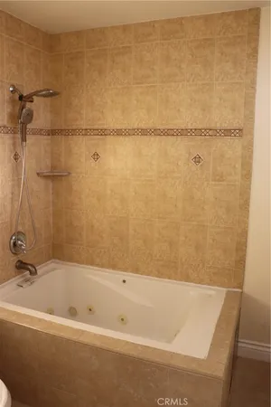 $3,500 | 13243 Vanowen Street, Unit 5, North Hollywood, CA 91605