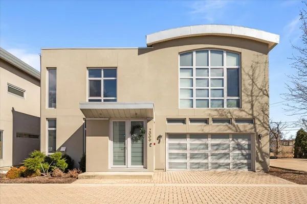 $1,299,000 | 2009 Skyelar Court, Highland Park, IL 60035