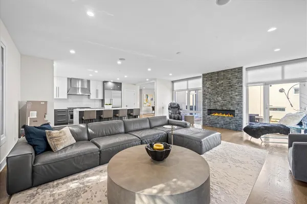 $1,299,000 | 2009 Skyelar Court, Highland Park, IL 60035