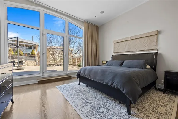 $1,299,000 | 2009 Skyelar Court, Highland Park, IL 60035