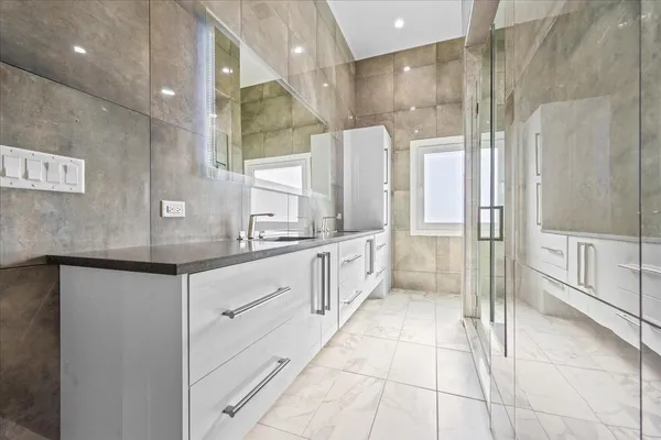 $1,299,000 | 2009 Skyelar Court, Highland Park, IL 60035