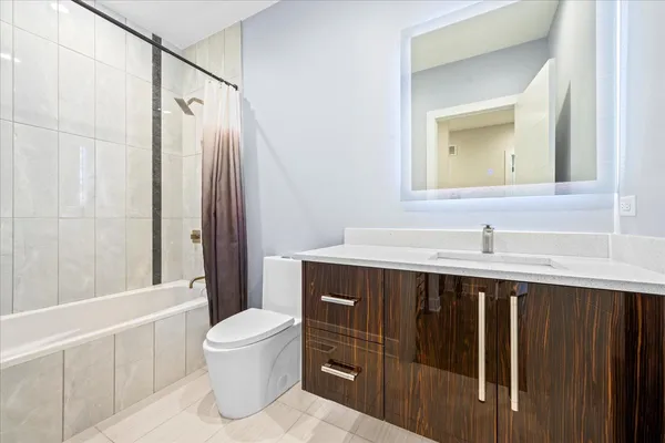 $1,299,000 | 2009 Skyelar Court, Highland Park, IL 60035