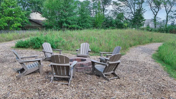 $1,299,000 | 2009 Skyelar Court, Highland Park, IL 60035
