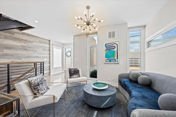 $1,299,000 | 2009 Skyelar Court, Highland Park, IL 60035